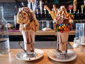 Ayam Goreng, Donat dan Burger Jadi Topping Minuman Anti Mainstream Ini (2)