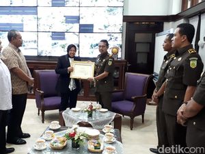 Ini Alasan Risma Beri Penghargaan ke Dua Kepala Kejaksaan