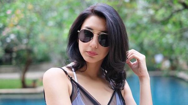 Saat Tyas Mirasih Tampil Berbikini