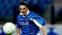 Albert Ferrer (1998–2003). Mantan bek kanan Chelsea yang direkrut dari Barcelona seharga 2,2 juta pound sterling. Pernah menjuarai Piala FA dan Piala Super Eropa dengan Chelsea. (Foto: Ben Radford /Allsport)