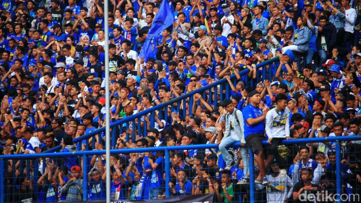 Bobotoh memadati Stadion GBLA. (Wisma Putra/detikSport)