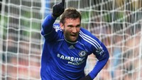 Andriy Shevchenko bisa dibilang sebagai striker yang gagal di Liga Inggris kala berseragam Chelsea pada tahun 2006-2008. Dia cuma main 48 kali di Liga Inggris dengan sumbangan sembilan gol. Padahal dulu di AC Milan, dia mencetak 127 gol dari 226 penampilan dan menyabet sekali gelar Ballon dOr (Getty Images)