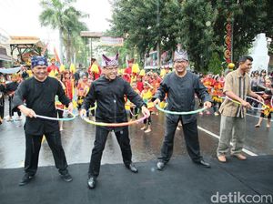 Diiringi Gerimis, Festival Memengan di Banyuwangi Tetap Meriah