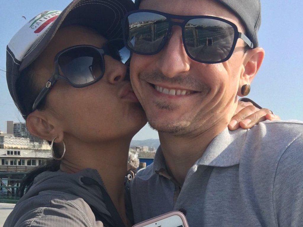 Ini yang Dilakukan Chester Bennington Sebelum Meninggal Ini yang Dilakukan Chester Bennington Sebelum Meninggal