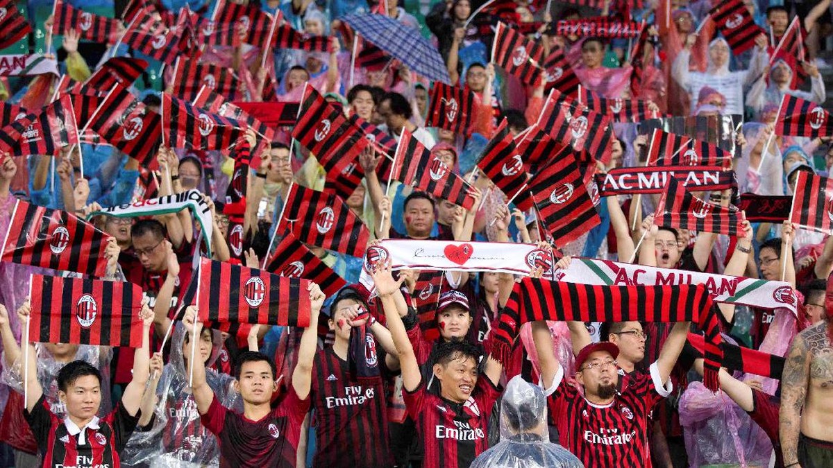 Ilustrasi fans AC Milan dalam turnamen friendly pramusim IIC 2017 di China (Foto: REUTERS/Stringer)