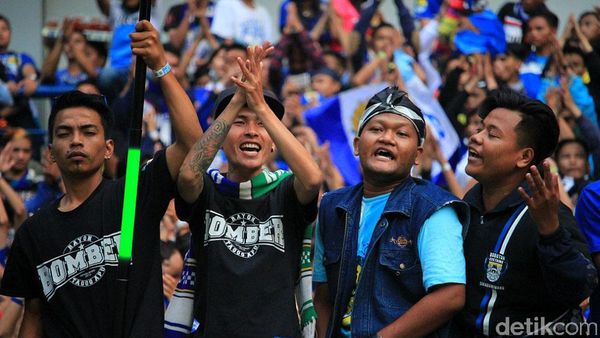 Bobotoh Padati Stadion GBLA
