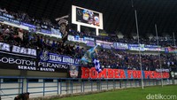 Duel antara Persib dengan Persija menjadi laga di pekan ke-16 Liga 1. Dalam lima pertemuan sebelumnya, laga antara Persib dan Persija berakhir imbang. 