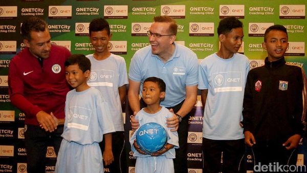 Manchester City Beri Latihan untuk Anak Rusun