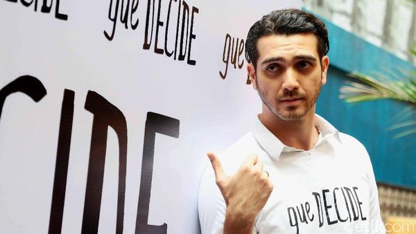 Si Hot Daddy Fachri Albar