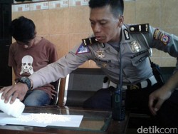 Bawa Ratusan Tramadol, Pemotor Ini Nyaris Tabrak Polisi di Sukabumi