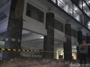 Begini Detik-detik Runtuhnya Batu di Pilar Gedung CADL ITB Begini Detik-detik Runtuhnya Batu di Pilar Gedung CADL ITB