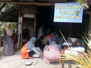 Warga Desa di Lamongan Diajak Cari Penghasilan dari Bank Sampah