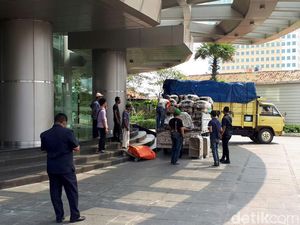 Kantor First Travel Didatangi Jemaah Umrah