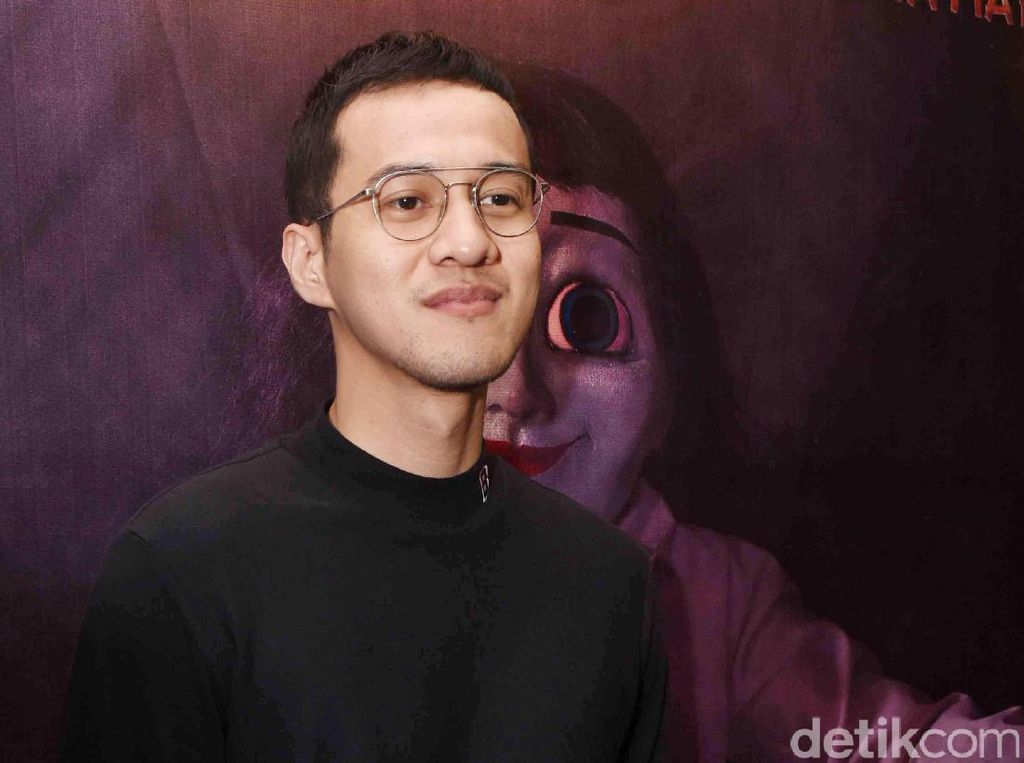 Jadi Saksi Nikah Massal, Herjunot Ali Merasa Absurd Jadi Saksi Nikah Massal, Herjunot Ali Merasa Absurd
