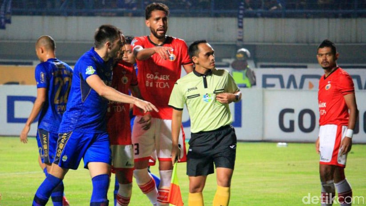 Persib vs Persija di putaran pertama Liga 1 (Foto: Wisma Putra)