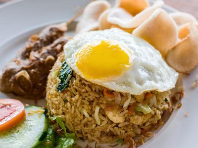 8 Nasi Goreng Kampung Sedap Pilihan Netizen Buat Sarapan
