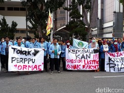 Mahasiswa Demo Saat Jokowi Kunjungan Kerja ke Pekanbaru