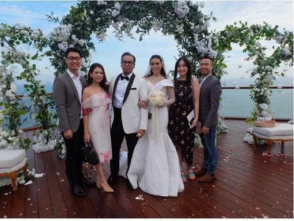 Foto-foto Pernikahan Sammy Simorangkir dan Viviane di Bali