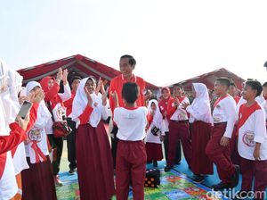 Main Sulap, Jokowi pun Sadar Triknya Diketahui Anak-anak Main Sulap, Jokowi pun Sadar Triknya Diketahui Anak-anak