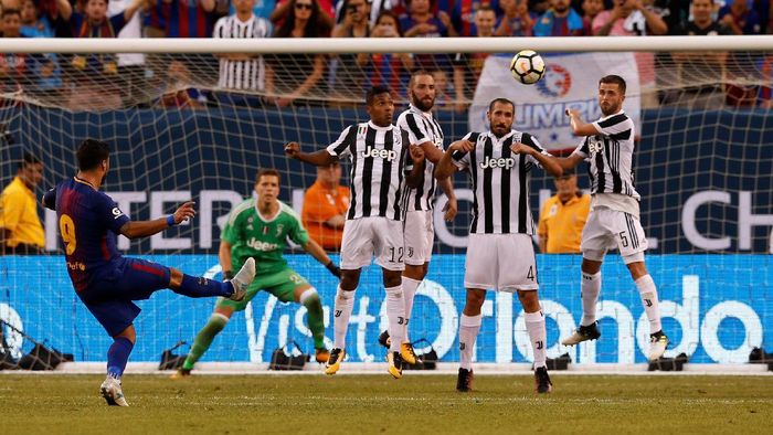 Download Gambar gambar lucu juventus injak inter Keren