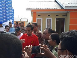 Lewat Facebook, Jokowi Pamer Rumah DP 1% di Riau