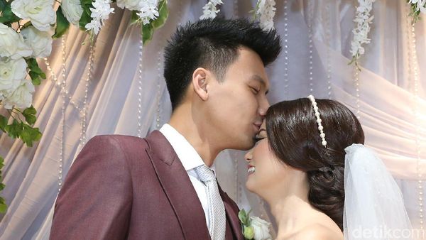 Pengantin Baru, Fendy Chow Cium Kening Stella eks JKT48