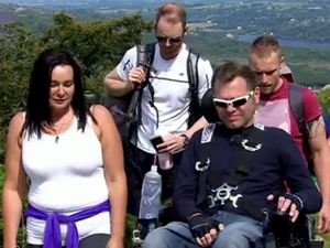 Ketika Pria Lumpuh Berhasil Mendaki Gunung Snowdon dengan Kursi Roda