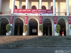 Ini Tangga Keramat Balairung UGM yang Disebut Jokowi