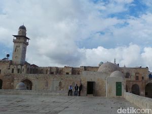 Kebakaran Melanda Kompleks Al-Aqsa Saat Katedral Notre-Dame Dilalap Api Kebakaran Melanda Kompleks Al-Aqsa Saat Katedral Notre-Dame Dilalap Api