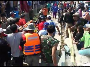 Korban Kapal Nelayan Tenggelam di Garut Ditemukan Korban Kapal Nelayan Tenggelam di Garut Ditemukan