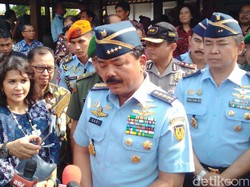 Masyarakat Banyumas Antusias Saksikan Atraksi Pesawat Aerobatik