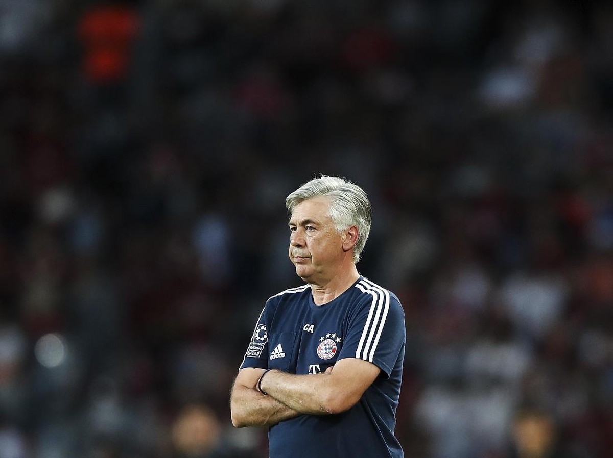 Pelatih Bayern Munich, Carlo Ancelotti (Foto: Lintao Zhang/Getty Images)