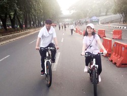 Rayakan Hari Anak, Menhub dan Putrinya Bersepeda di Car Free Day