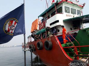 Bakamla Tangkap Tanker Bermuatan Solar di Teluk Jakarta Bakamla Tangkap Tanker Bermuatan Solar di Teluk Jakarta