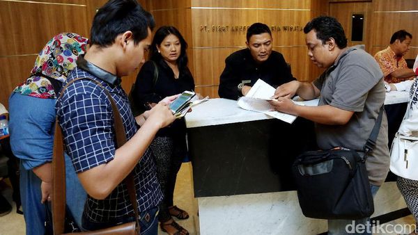 Kantor First Travel Kembali Didatangi Jemaah Umrah