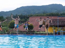 Asyiknya Liburan @ Villa Puri Tirta Puncak