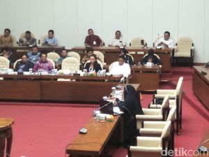 Yulianis Menangis Ceritakan Nasib Rekannya Jadi Korban Nazarudin