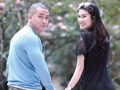 Throwback! Momen Romantis Stevie Agnecya dengan Suami