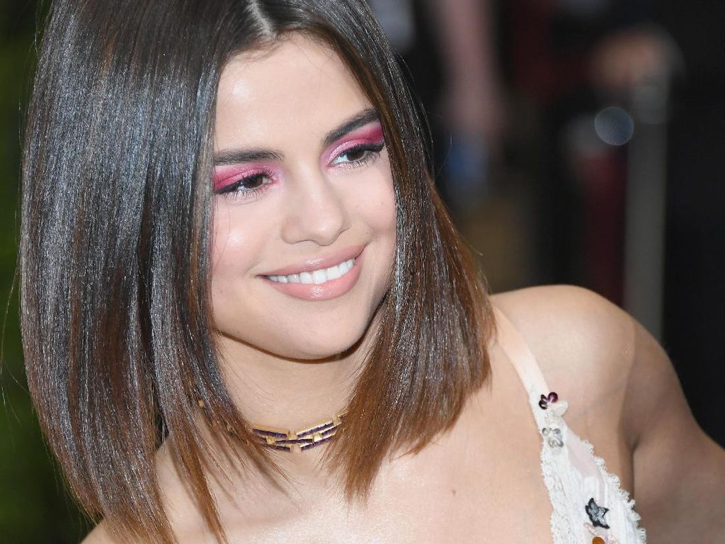 Masih 25 Tahun, Kenapa Selena Gomez Bisa Gagal Ginjal?