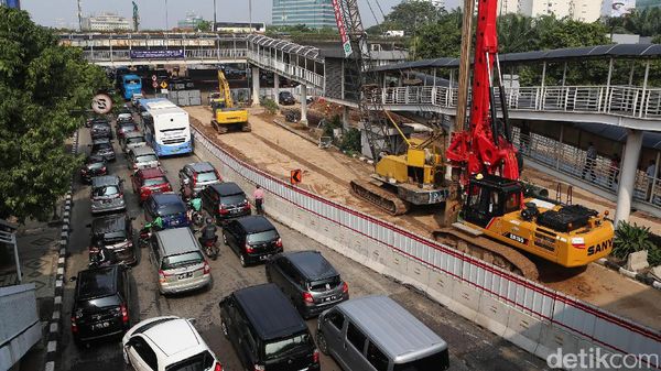 Rekayasa Lalin Simpang Kuningan Bikin Macet
