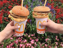 Burger Ditusuk Sedotan dan Ditaruh di Atas Gelas Jadi Tren di Jepang