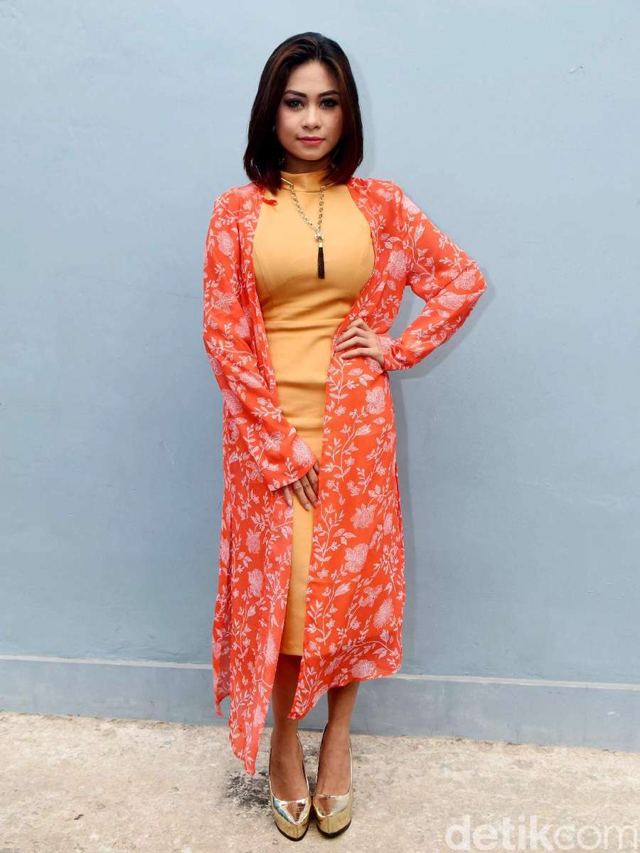 Ini Erlyn Suzan, Pedangdut Seksi yang Terciduk Bersama Pretty Asmara