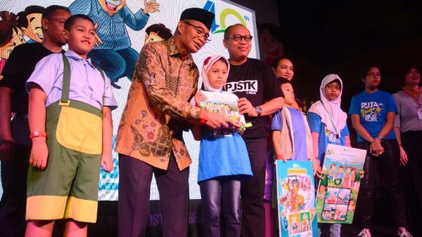 Ketika Dirut BPJS TK Mendongeng di Depan Anak-anak