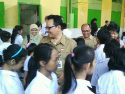 Orang Tua Siswa Sekolah Bhinneka: Jangan Ada Pemecatan Guru Lagi