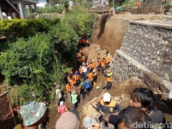 Hari Ketiga Pencarian Korban Longsor Temanggung, Personel Ditambah