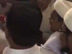 Beredar Video Rizieq Bertemu Prabowo di Saudi, Pengacara: Itu Hoax