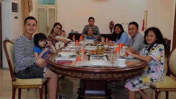 Intip Momen Kebersamaan Ussy Sulistiawaty dengan Mantan Suaminya