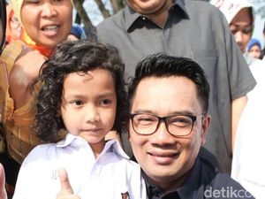 Ridwan Kamil Luncurkan Kartu Bandung Juara untuk Siswa Miskin
