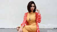 Ini Erlyn Suzan, Pedangdut Seksi yang Terciduk Bersama Pretty Asmara