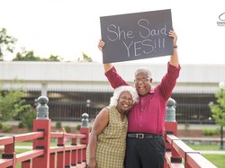 Kisah Cinta Pasangan Ini Buktikan Jodoh Datang Tak Kenal Usia